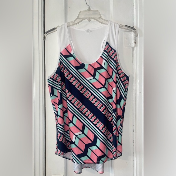 Geometric Patterned Tank Top - Picture 2 of 3